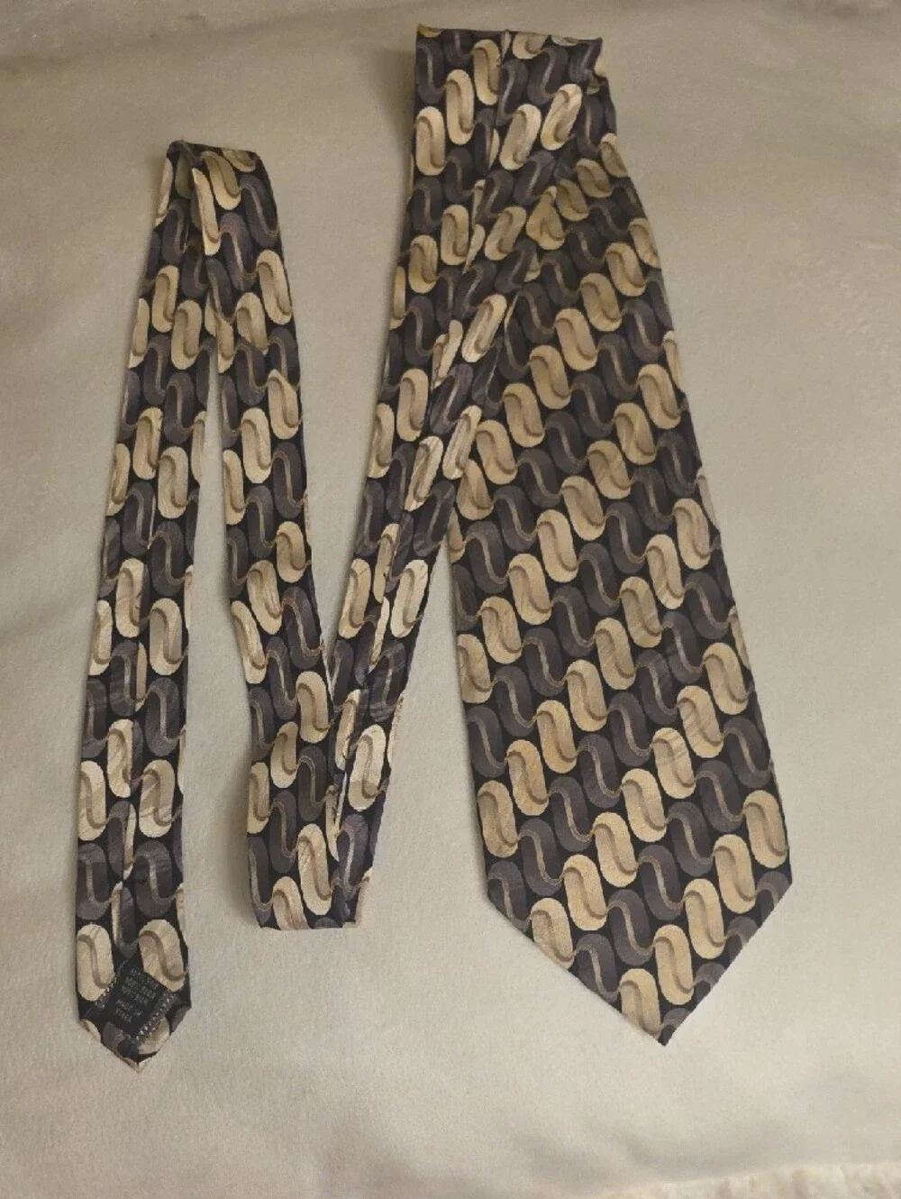 Di MoGGio Silk Hand Made Black and Gold Wave-Pattern Men's Tie 4 Inches Wide